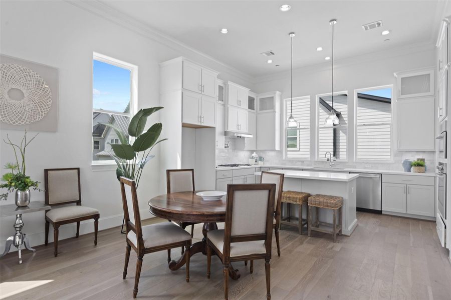 Ton of Windows in the Living Area! Ton of Windows in the Living Area!