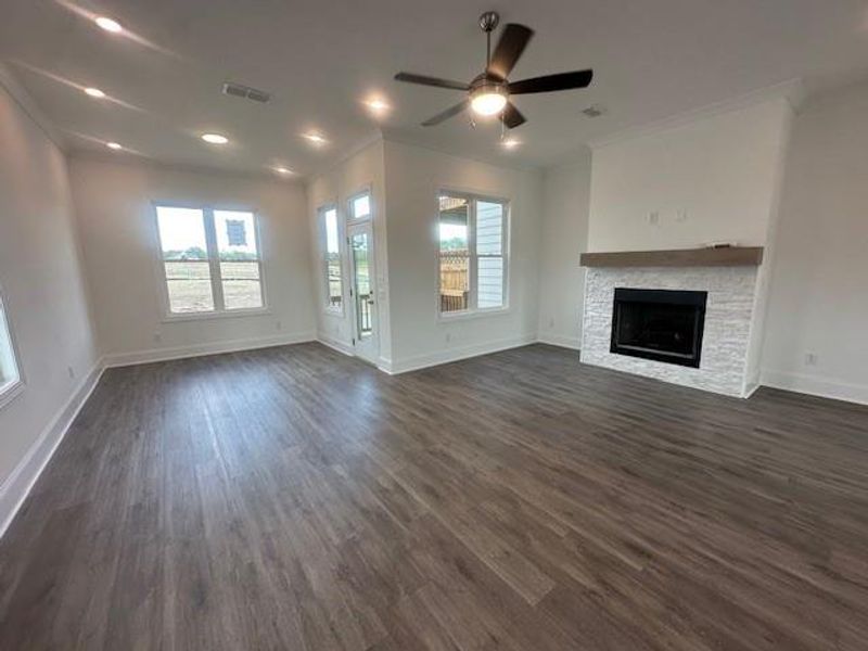 Spacious, unfurnished interior of a new home in Waterhaven, Cumming (Image 16).