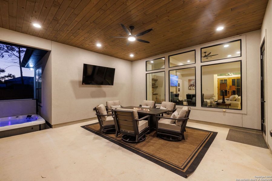 Exterior details and patio area of a home in , New Braunfels (Image 22).