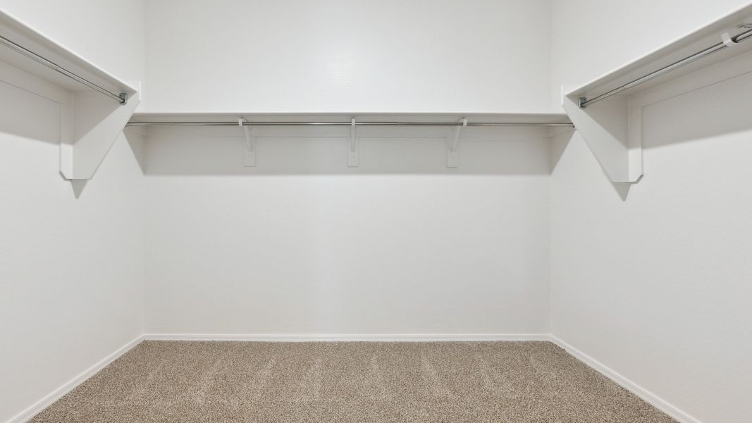 Spacious, unfurnished interior of a new home in Rio Rancho Estates, Wittmann (Image 22).