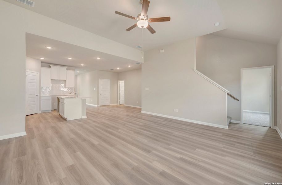 Spacious, unfurnished interior of a new home in Mesquite Ridge, San Antonio (Image 28).