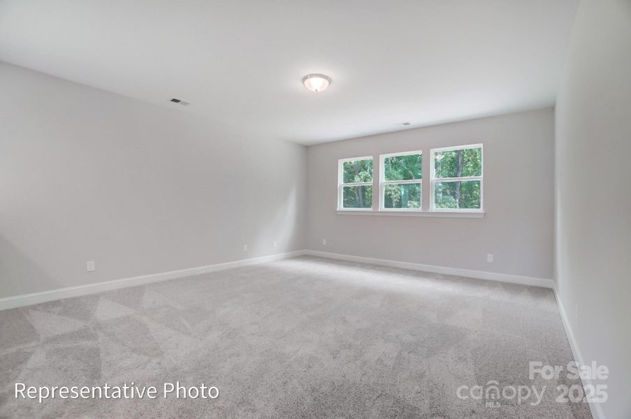 Spacious, unfurnished interior of a new home in Harmony, Harrisburg (Image 11).