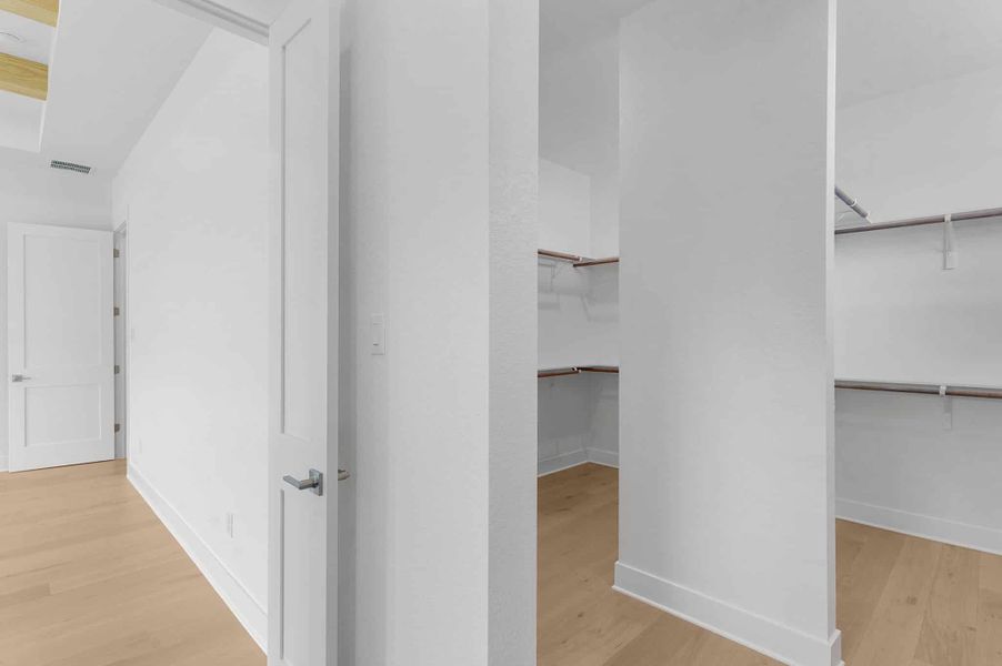 Spacious, unfurnished interior of a new home in Feathergrass, Florence (Image 70).