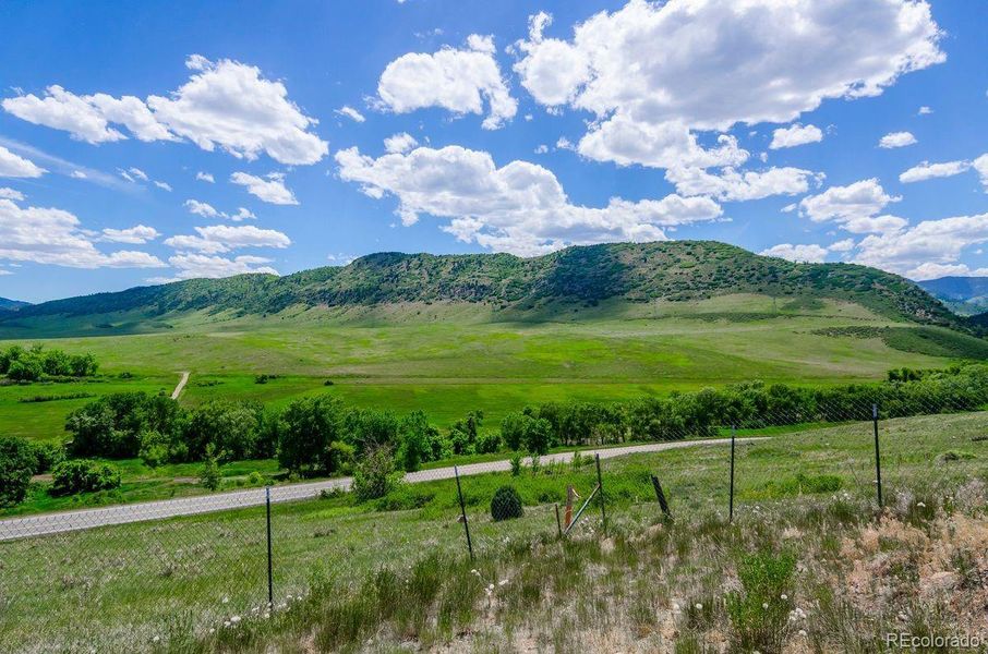 Image 41 of a home in Chatfield Bluffs.