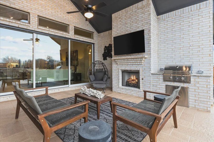 Exterior details and patio area of a home in Canyon Falls, Northlake (Image 4).