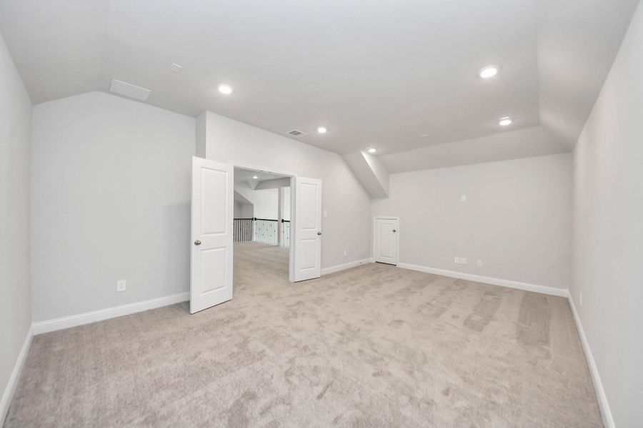 Spacious, unfurnished interior of a new home in ARTAVIA: Hilltop Collection, Conroe (Image 14). Spacious, unfurnished interior of a new home in ARTAVIA: Hilltop Collection, Conroe (Image 14).