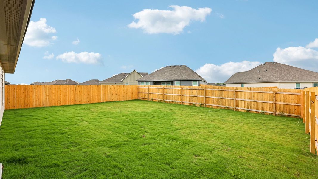 Exterior details and patio area of a home in Oak Ridge, Temple (Image 20).