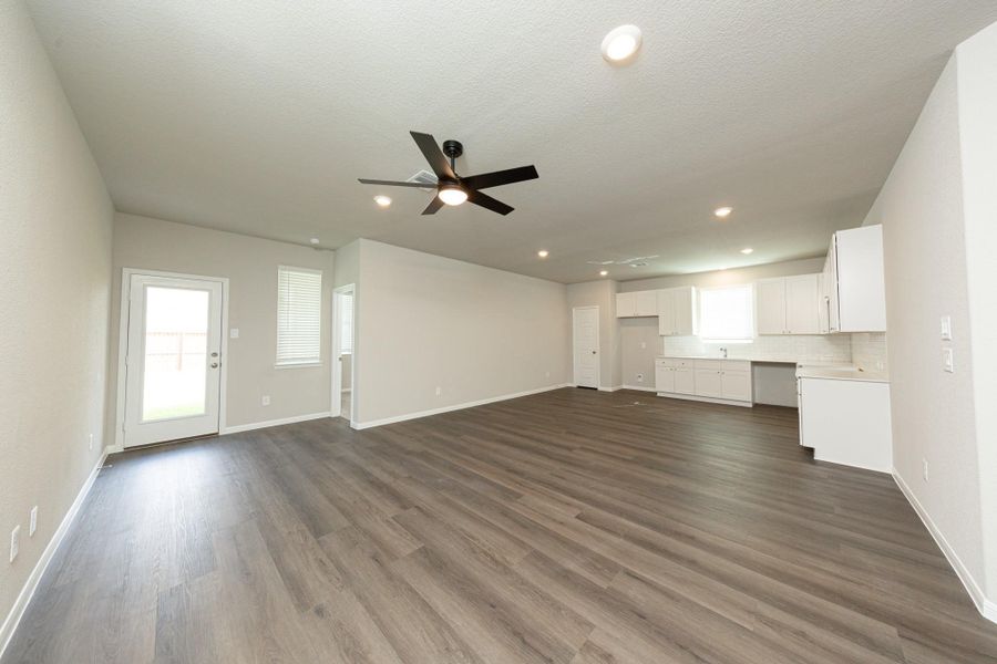Spacious, unfurnished interior of a new home in Bammel Oaks, Houston (Image 19).