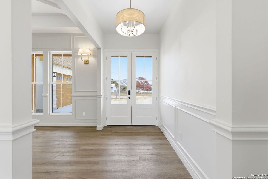 Spacious, unfurnished interior of a new home in , Bandera (Image 26).