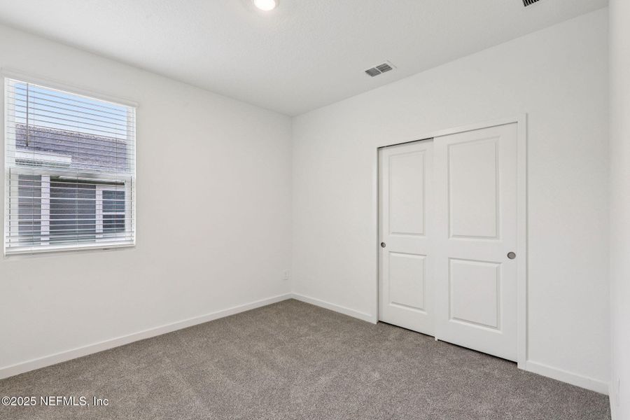Spacious, unfurnished interior of a new home in Azalea Creek, Jacksonville (Image 28).