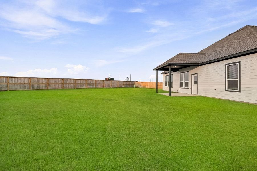 Exterior details and patio area of a home in Sunterra Lakes, Brookshire (Image 17).