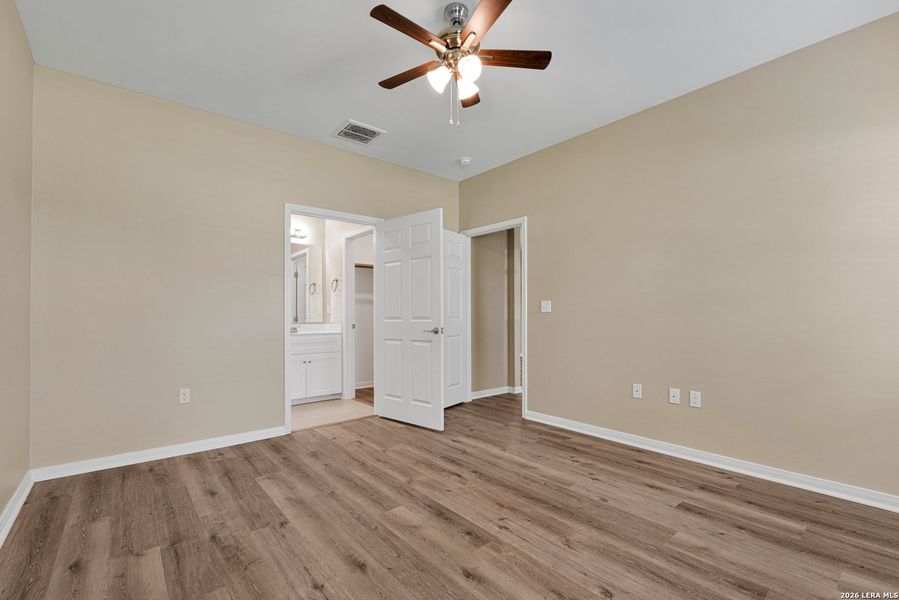 Spacious, unfurnished interior of a new home in , San Antonio (Image 10).