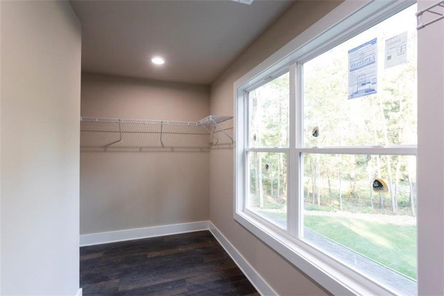 Spacious, unfurnished interior of a new home in , Oxford (Image 30).
