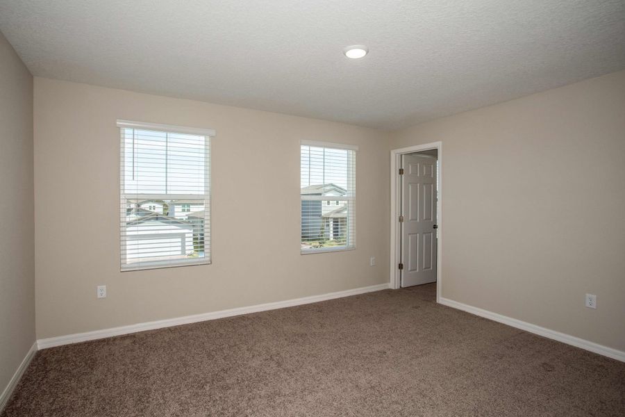 Spacious, unfurnished interior of a new home in Villa Mar, Winter Haven (Image 19).