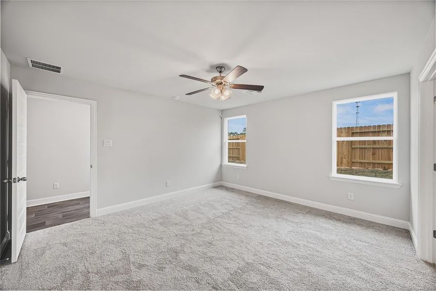 Spacious, unfurnished interior of a new home in Stonebrooke, Conroe (Image 12).