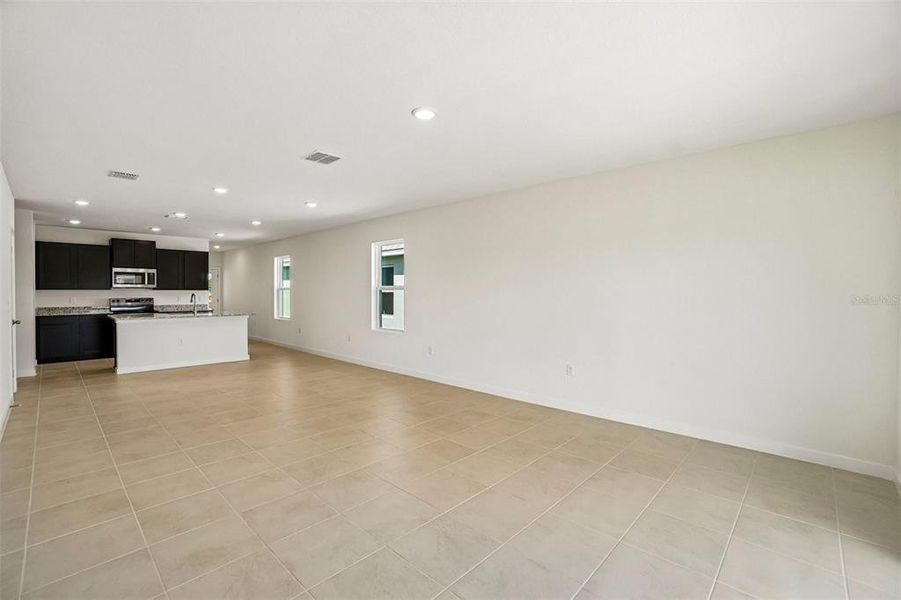 Spacious, unfurnished interior of a new home in Willowbrook North, Winter Haven (Image 29). Spacious, unfurnished interior of a new home in Willowbrook North, Winter Haven (Image 29).