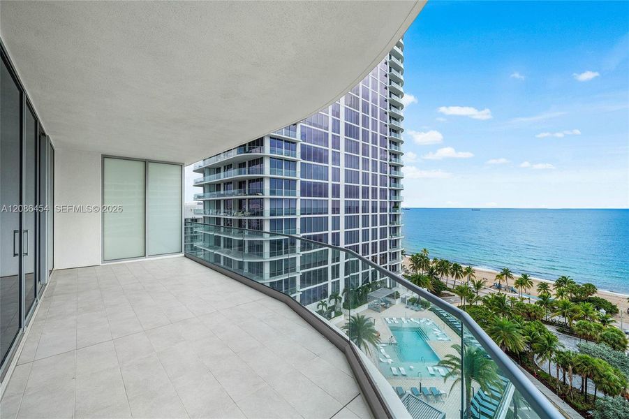 Condo located in Fort Lauderdale, FL showcasing its design and architecture (Image 3).