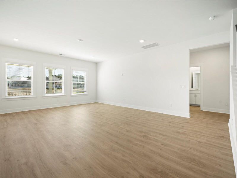 Spacious, unfurnished interior of a new home in The Coves at Lakes of Cane Bay, Summerville (Image 19).