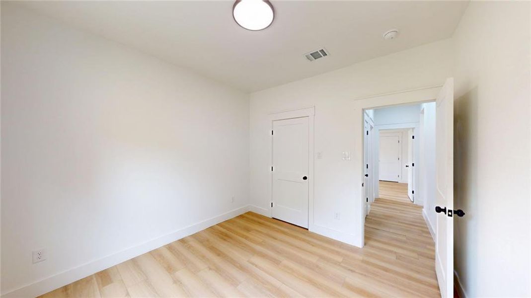 Spacious, unfurnished interior of a new home in , Weatherford (Image 26).