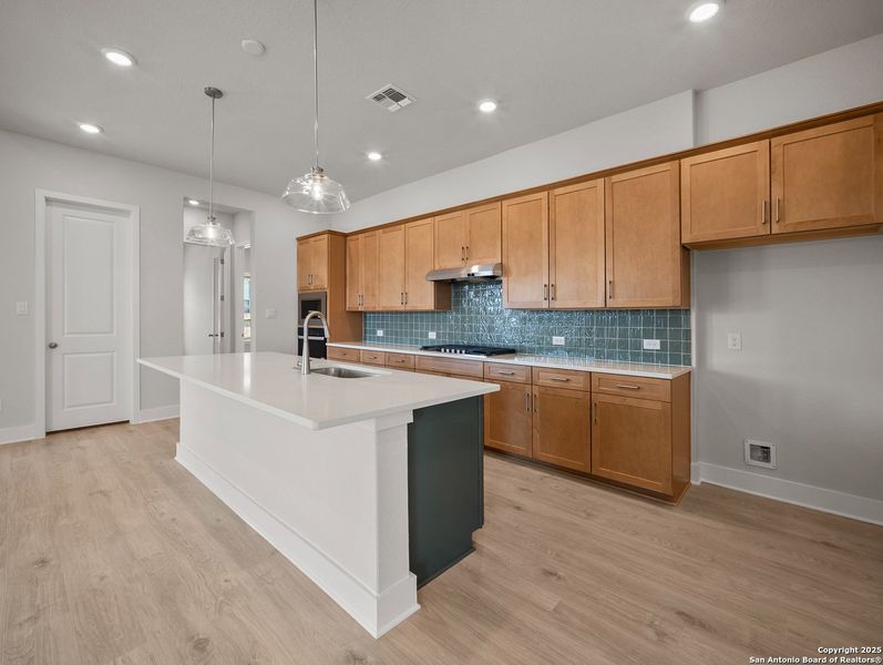 Furnished interior view inside a new home in Cibolo Crossing, Universal City (Image 9).