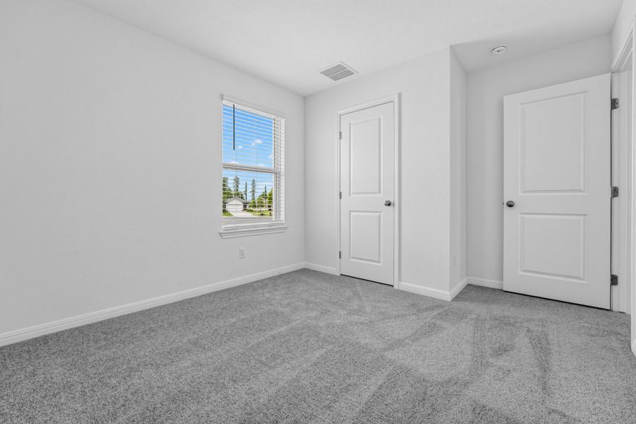 Spacious, unfurnished interior of a new home in Sunfield, Buda (Image 14).