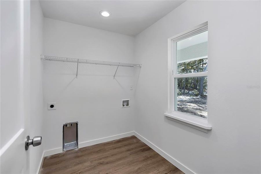 Spacious, unfurnished interior of a new home in , Dunnellon (Image 35).