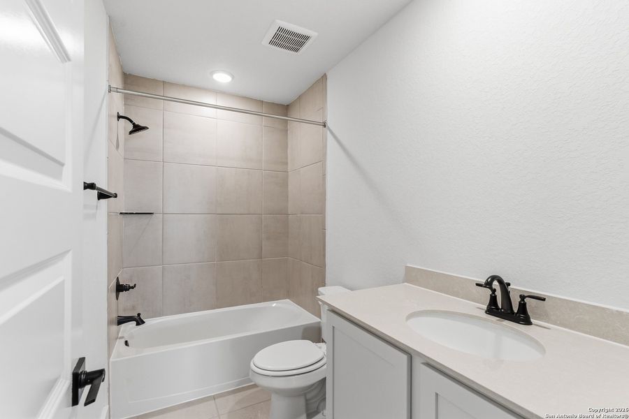 Furnished interior view inside a new home in Buffalo Crossing, Cibolo (Image 12).