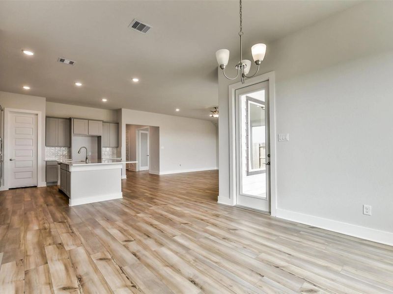 Spacious, unfurnished interior of a new home in Lago Mar, Texas City (Image 27).