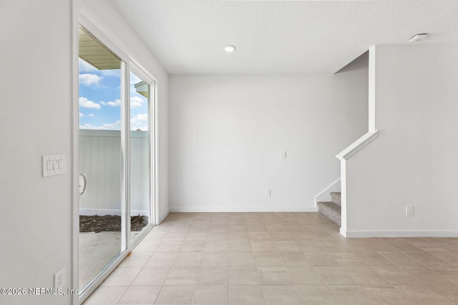 Spacious, unfurnished interior of a new home in , Middleburg (Image 19).
