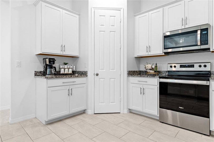 Furnished interior view inside a new home in , Cape Coral (Image 3).