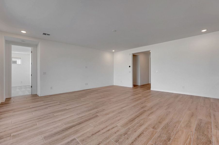 Spacious, unfurnished interior of a new home in Tierra Vistoso, Surprise (Image 11).