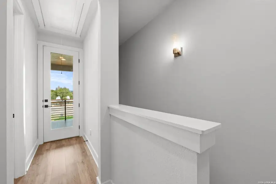 Spacious, unfurnished interior of a new home in Playmoor, San Antonio (Image 23).
