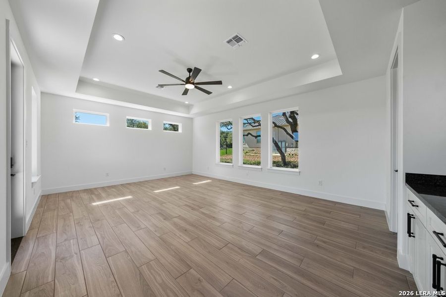 Spacious, unfurnished interior of a new home in , Bulverde (Image 25).