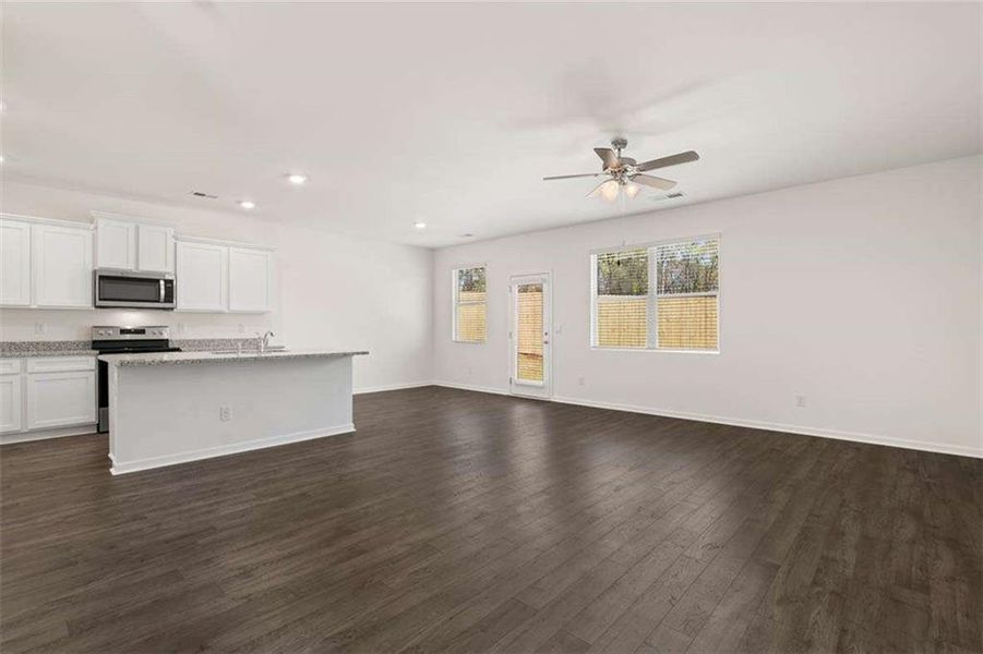 Spacious, unfurnished interior of a new home in Poplar Preserve, Newnan (Image 18).