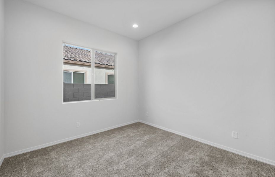 Spacious, unfurnished interior of a new home in Artisan at Asante, Surprise (Image 27).