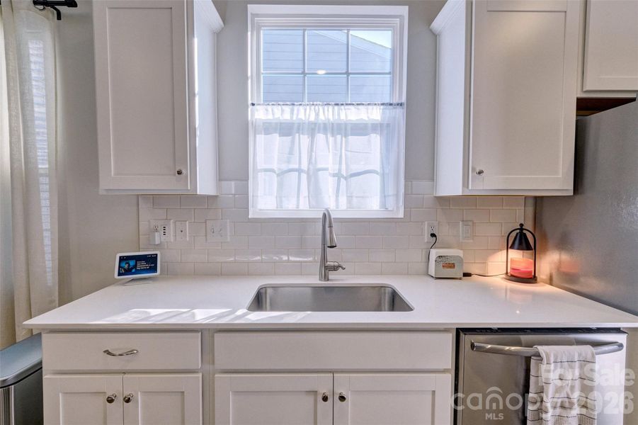 Furnished interior view inside a new home in Elizabeth, Fort Mill (Image 6).