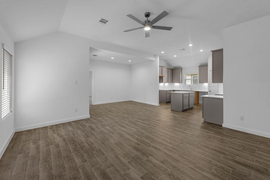 Spacious, unfurnished interior of a new home in Cypresswood Landing, Humble (Image 13).