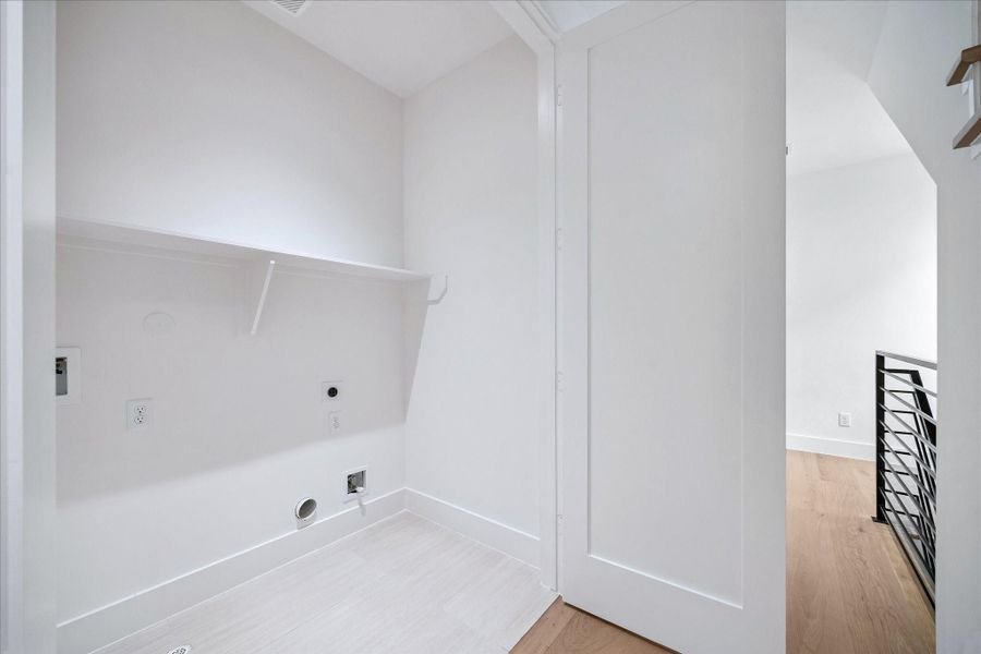 Spacious, unfurnished interior of a new home in , Houston (Image 23).