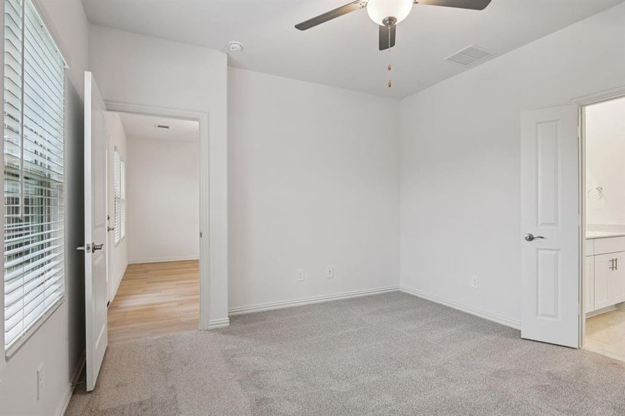 Spacious, unfurnished interior of a new home in Lakehaven - Spring Series, Farmersville (Image 35).