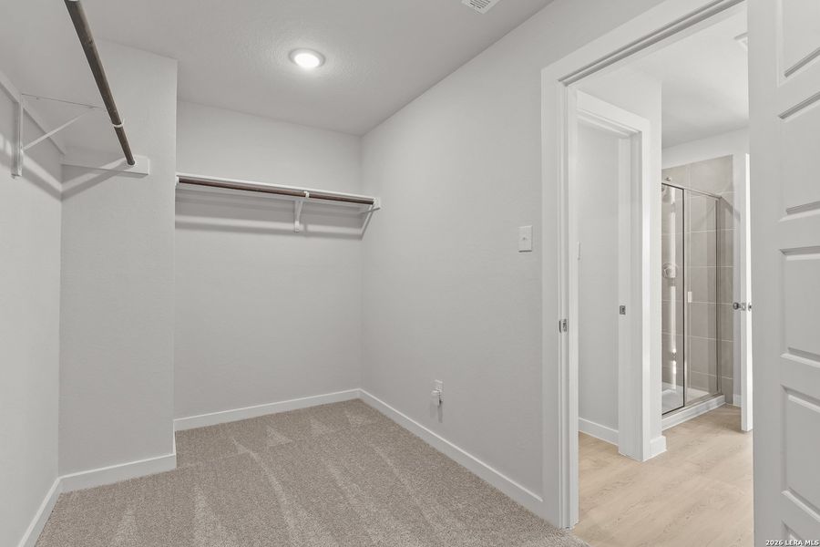 Spacious, unfurnished interior of a new home in Senna, Leon Valley (Image 25).