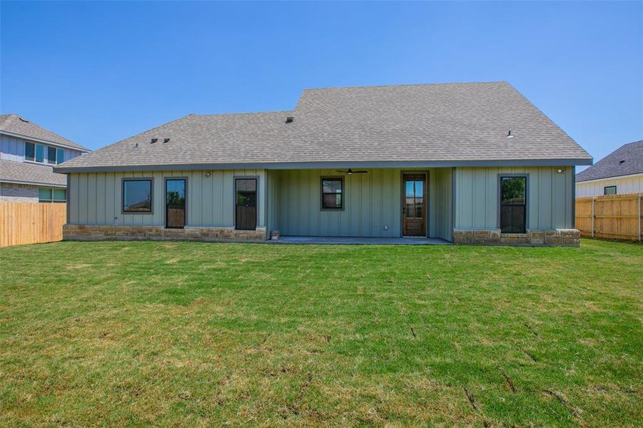 Exterior details and patio area of a home in , Waco (Image 4).