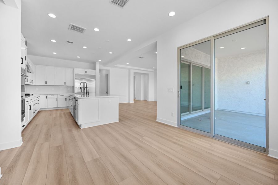 Spacious, unfurnished interior of a new home in Aloravita South, Peoria (Image 26).