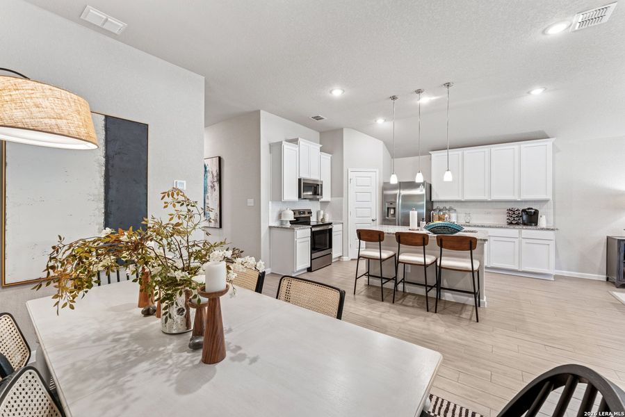 Furnished interior view inside a new home in Cinco Lakes, San Antonio (Image 14).