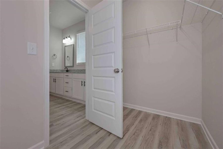 Spacious, unfurnished interior of a new home in Deer Creek, Temple (Image 24).