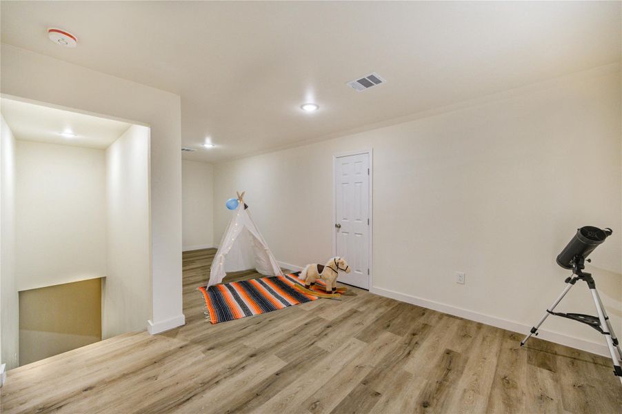 Spacious, unfurnished interior of a new home in , Humble (Image 23).