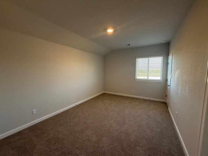 Spacious, unfurnished interior of a new home in Wellborn Settlement, College Station (Image 19).