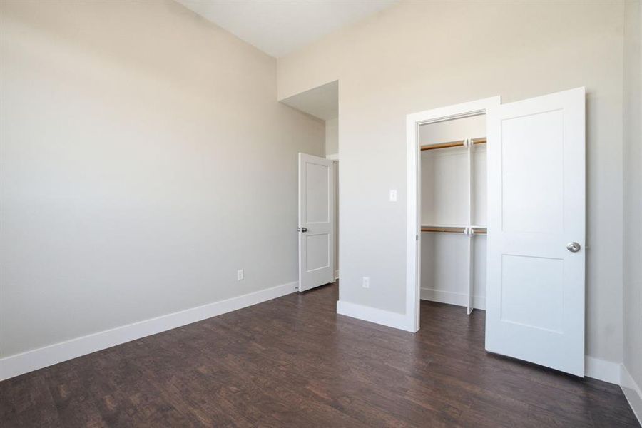 Spacious, unfurnished interior of a new home in , Abilene (Image 27).