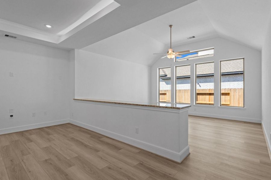 Spacious, unfurnished interior of a new home in Valencia 70', Manvel (Image 29).