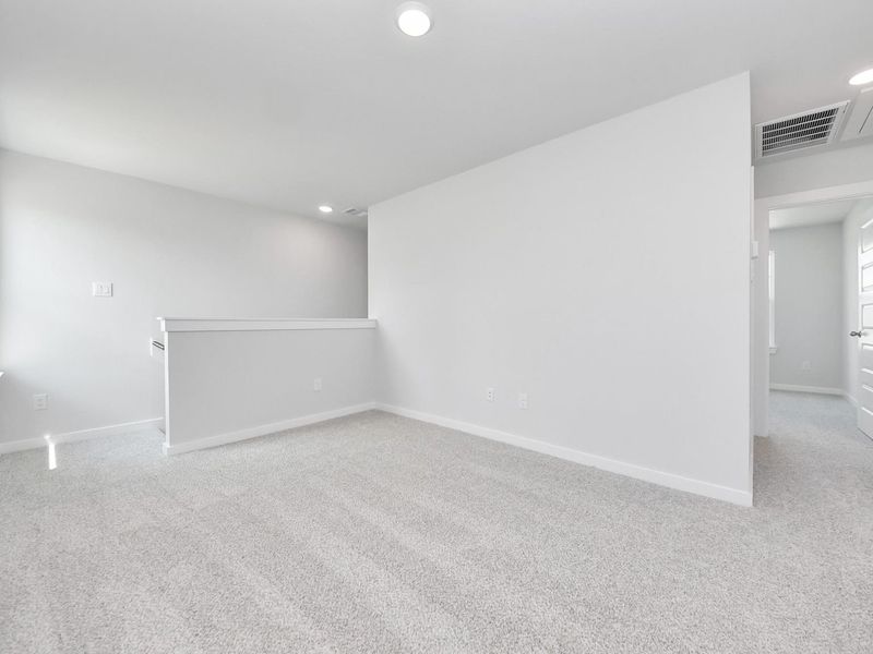 Spacious, unfurnished interior of a new home in Spring Branch Crossing, Conroe (Image 28).