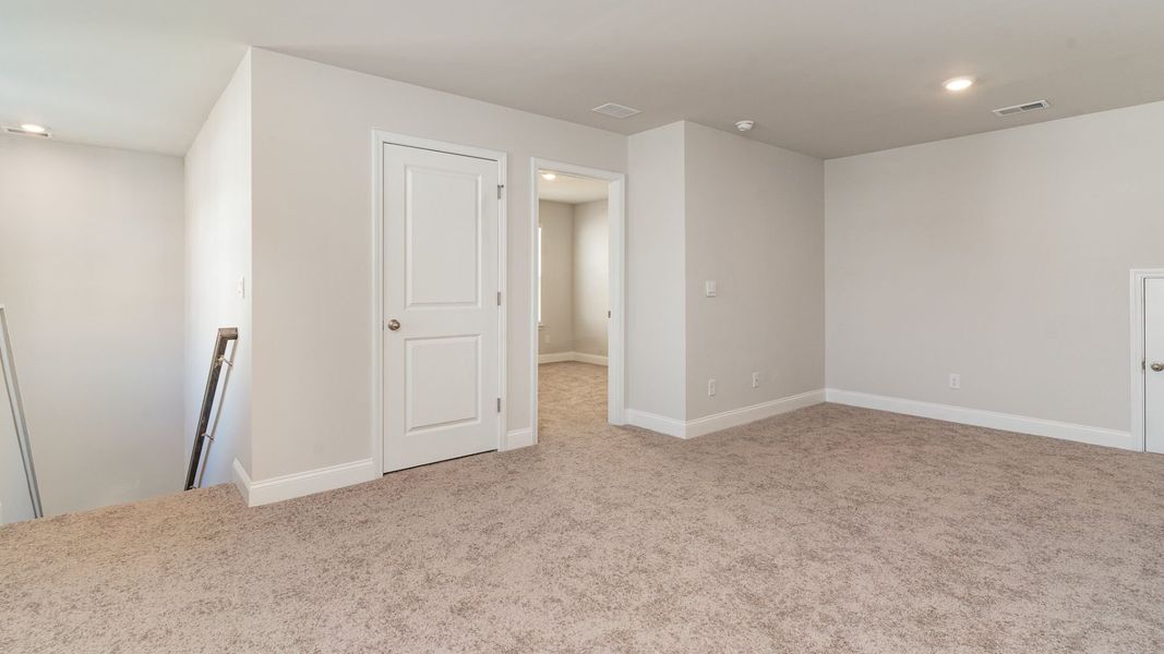 Spacious, unfurnished interior of a new home in Rolling Hills, Bolivia (Image 19).